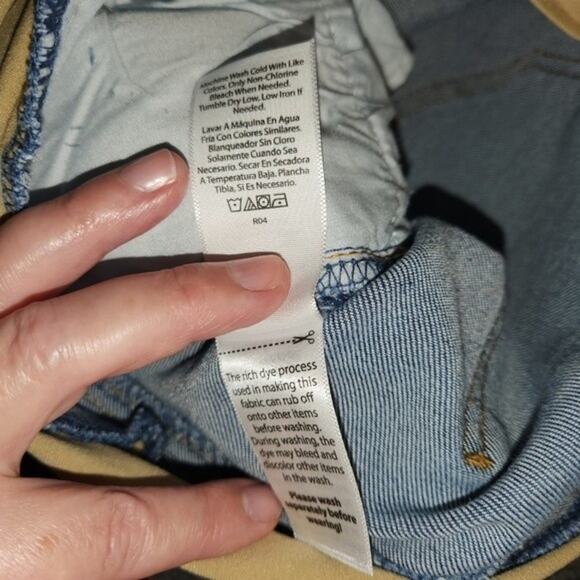 Time & Tru Maternity Light Wash Boyfriend Rollcuff Destroyed 2Xl (20) NWT - Picture 6 of 12